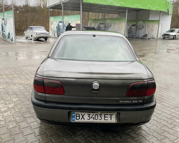 Сірий Опель Омега, об'ємом двигуна 2.5 л та пробігом 300 тис. км за 2300 $, фото 4 на Automoto.ua