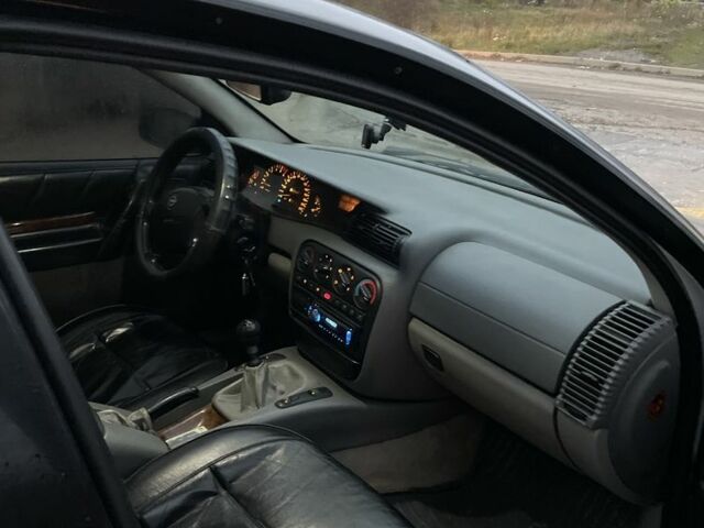 Серый Опель Омега, объемом двигателя 2.5 л и пробегом 300 тыс. км за 1699 $, фото 6 на Automoto.ua