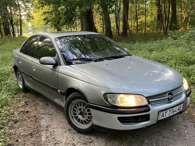 Сірий Опель Омега, об'ємом двигуна 2 л та пробігом 300 тис. км за 1400 $, фото 1 на Automoto.ua