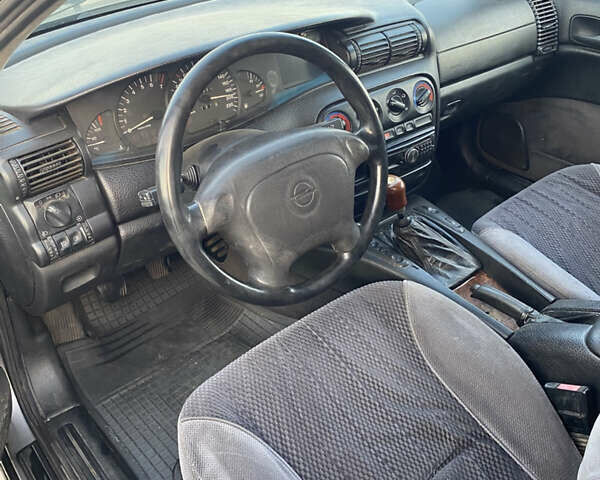 Серый Опель Омега, объемом двигателя 2 л и пробегом 195 тыс. км за 1650 $, фото 7 на Automoto.ua