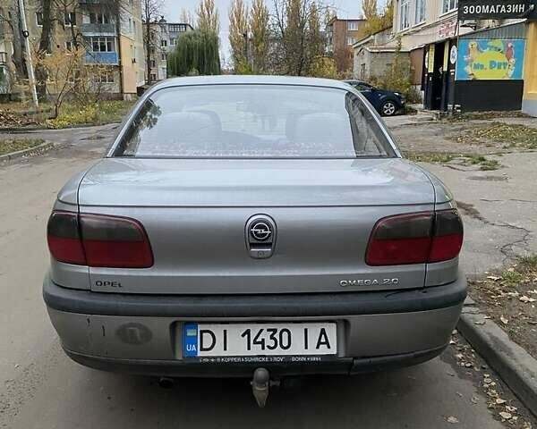 Серый Опель Омега, объемом двигателя 2 л и пробегом 400 тыс. км за 1699 $, фото 5 на Automoto.ua