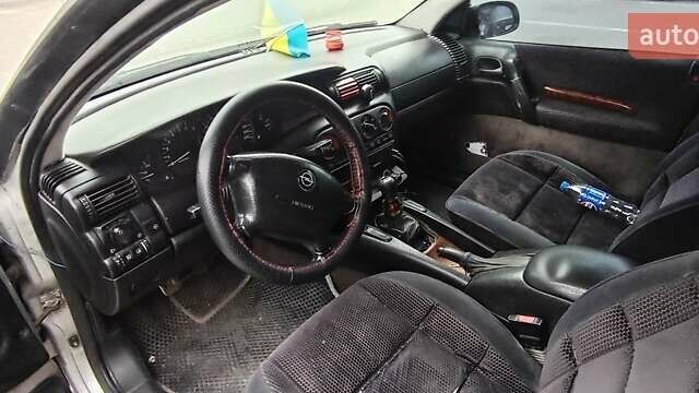 Серый Опель Омега, объемом двигателя 2 л и пробегом 470 тыс. км за 1700 $, фото 5 на Automoto.ua