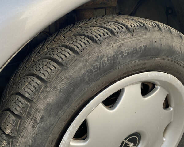 Серый Опель Омега, объемом двигателя 2 л и пробегом 195 тыс. км за 1650 $, фото 9 на Automoto.ua