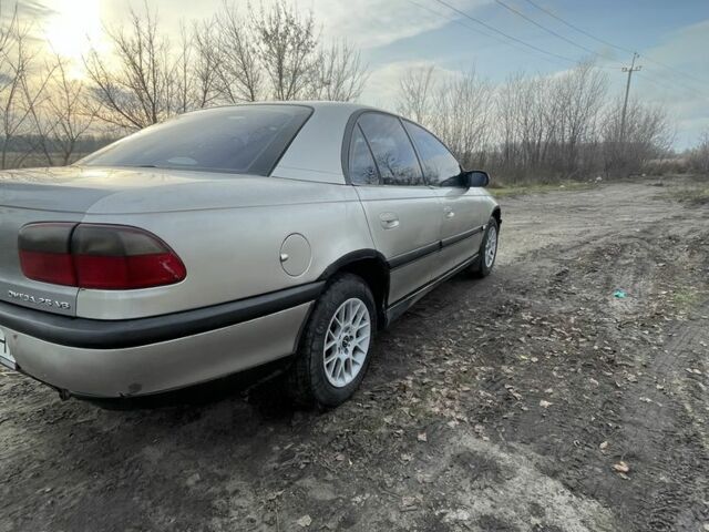 Сірий Опель Омега, об'ємом двигуна 2 л та пробігом 400 тис. км за 2000 $, фото 2 на Automoto.ua