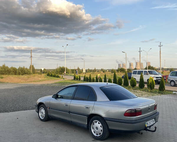 Серый Опель Омега, объемом двигателя 2 л и пробегом 195 тыс. км за 1650 $, фото 2 на Automoto.ua