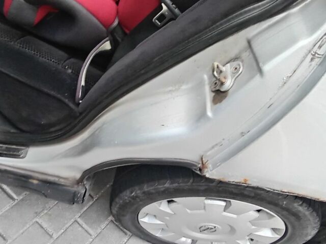 Серый Опель Омега, объемом двигателя 2 л и пробегом 470 тыс. км за 1700 $, фото 3 на Automoto.ua