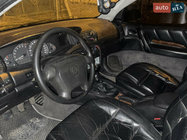 Серый Опель Омега, объемом двигателя 2 л и пробегом 400 тыс. км за 1800 $, фото 7 на Automoto.ua