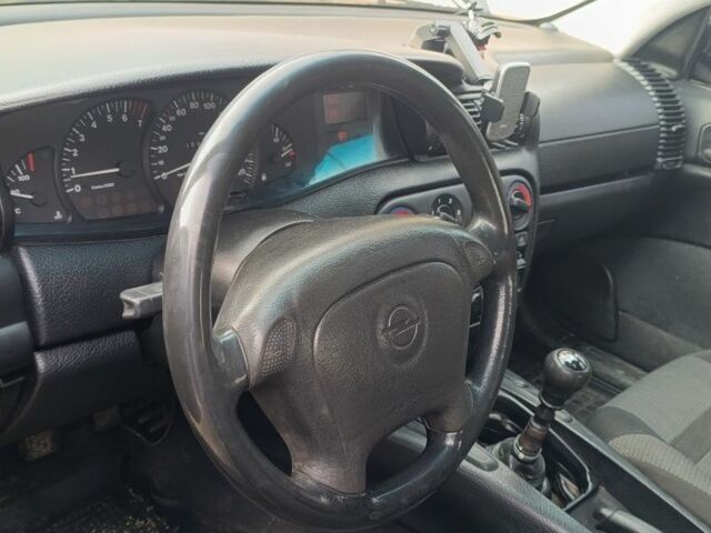 Серый Опель Омега, объемом двигателя 2 л и пробегом 490 тыс. км за 2086 $, фото 6 на Automoto.ua