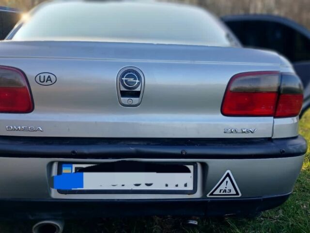 Серый Опель Омега, объемом двигателя 2 л и пробегом 390 тыс. км за 1900 $, фото 2 на Automoto.ua