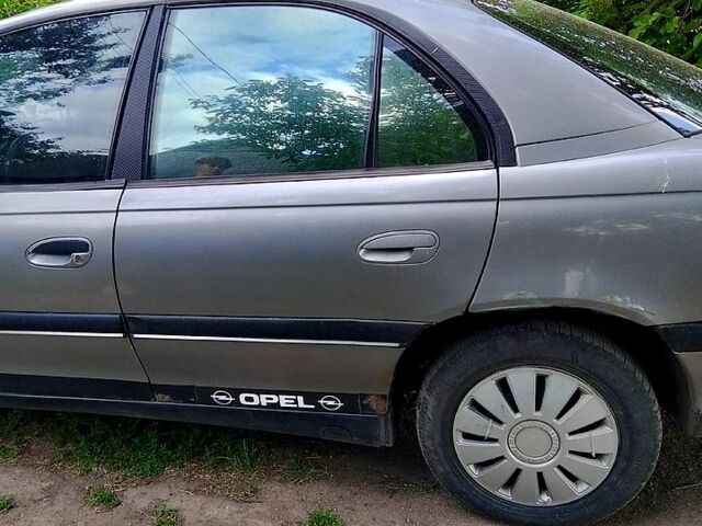 Сірий Опель Омега, об'ємом двигуна 2 л та пробігом 300 тис. км за 1100 $, фото 4 на Automoto.ua