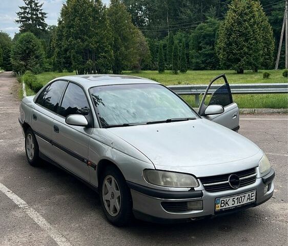 Серый Опель Омега, объемом двигателя 2 л и пробегом 350 тыс. км за 2200 $, фото 10 на Automoto.ua