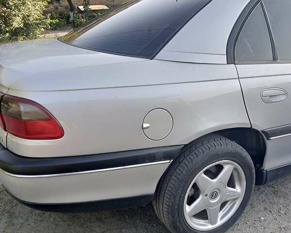 Сірий Опель Омега, об'ємом двигуна 0 л та пробігом 300 тис. км за 4200 $, фото 2 на Automoto.ua