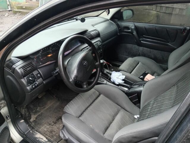 Сірий Опель Омега, об'ємом двигуна 2 л та пробігом 277 тис. км за 3000 $, фото 3 на Automoto.ua