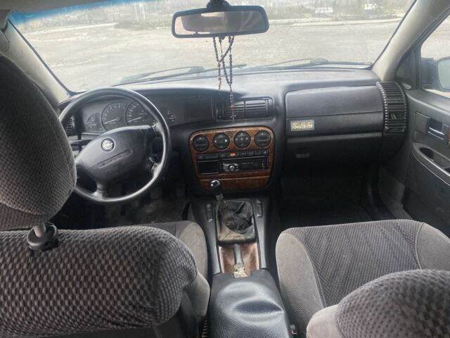 Серый Опель Омега, объемом двигателя 2 л и пробегом 250 тыс. км за 1450 $, фото 4 на Automoto.ua