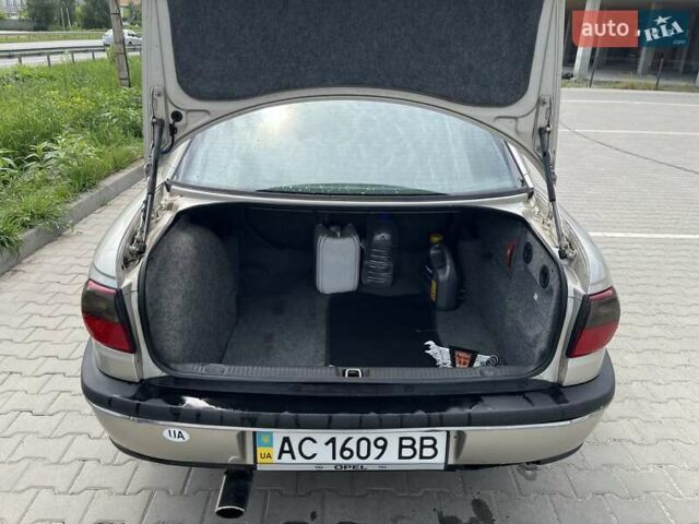 Серый Опель Омега, объемом двигателя 2 л и пробегом 250 тыс. км за 2500 $, фото 18 на Automoto.ua