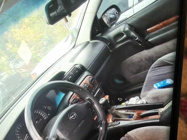 Сірий Опель Омега, об'ємом двигуна 2.5 л та пробігом 2 тис. км за 700 $, фото 1 на Automoto.ua