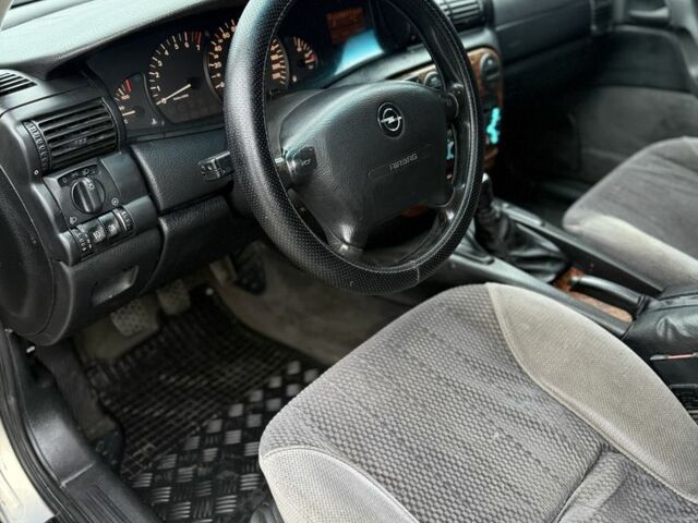 Серый Опель Омега, объемом двигателя 2 л и пробегом 330 тыс. км за 2550 $, фото 3 на Automoto.ua