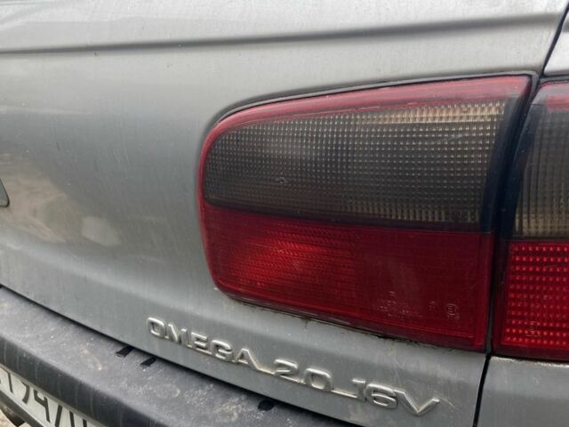 Серый Опель Омега, объемом двигателя 2 л и пробегом 358 тыс. км за 1500 $, фото 4 на Automoto.ua