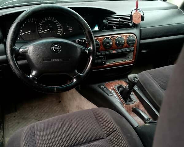 Серый Опель Омега, объемом двигателя 2.5 л и пробегом 100 тыс. км за 700 $, фото 3 на Automoto.ua