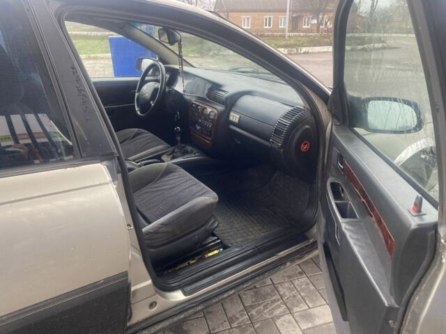 Серый Опель Омега, объемом двигателя 2 л и пробегом 250 тыс. км за 1450 $, фото 5 на Automoto.ua