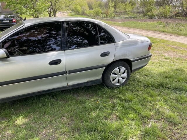 Сірий Опель Омега, об'ємом двигуна 2 л та пробігом 330 тис. км за 1700 $, фото 2 на Automoto.ua
