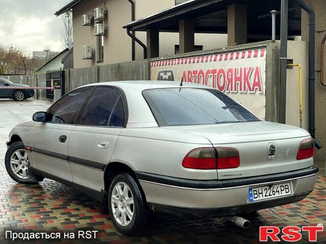 Серый Опель Омега, объемом двигателя 2.5 л и пробегом 300 тыс. км за 2000 $, фото 1 на Automoto.ua