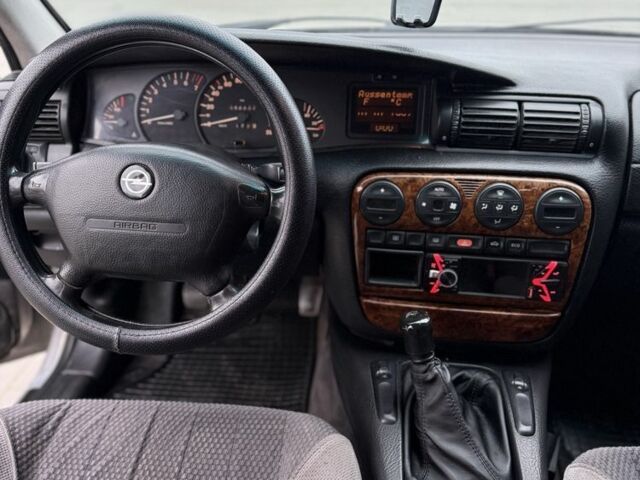 Серый Опель Омега, объемом двигателя 2 л и пробегом 330 тыс. км за 2550 $, фото 2 на Automoto.ua