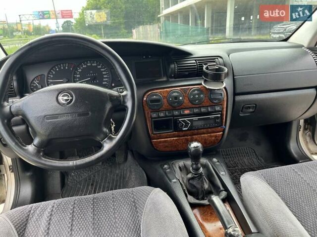 Серый Опель Омега, объемом двигателя 2 л и пробегом 250 тыс. км за 2500 $, фото 1 на Automoto.ua