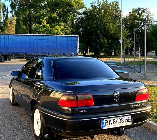 Серый Опель Омега, объемом двигателя 2 л и пробегом 330 тыс. км за 2900 $, фото 2 на Automoto.ua