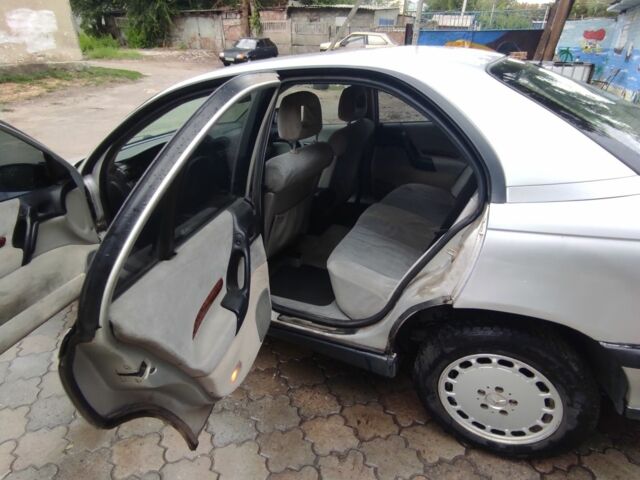 Серый Опель Омега, объемом двигателя 2.5 л и пробегом 2 тыс. км за 2399 $, фото 12 на Automoto.ua