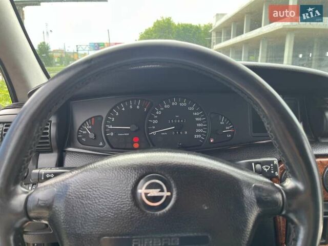 Серый Опель Омега, объемом двигателя 2 л и пробегом 250 тыс. км за 2500 $, фото 4 на Automoto.ua