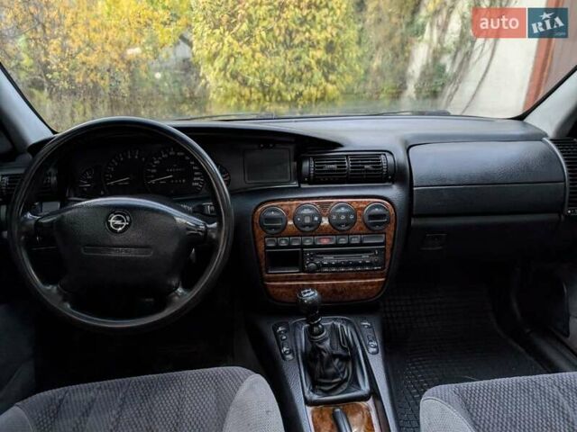 Серый Опель Омега, объемом двигателя 2 л и пробегом 340 тыс. км за 3200 $, фото 9 на Automoto.ua