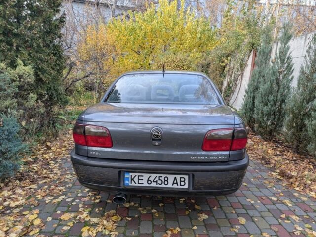 Серый Опель Омега, объемом двигателя 2 л и пробегом 340 тыс. км за 3200 $, фото 7 на Automoto.ua