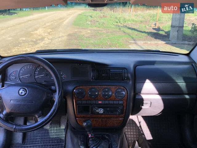 Сірий Опель Омега, об'ємом двигуна 2 л та пробігом 333 тис. км за 2100 $, фото 5 на Automoto.ua