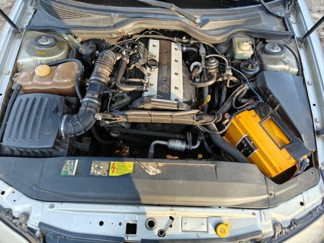 Серый Опель Омега, объемом двигателя 2 л и пробегом 249 тыс. км за 2450 $, фото 7 на Automoto.ua