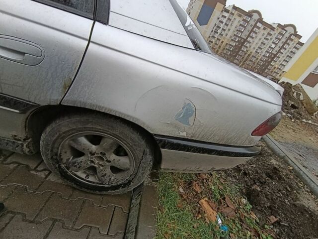 Серый Опель Омега, объемом двигателя 2.5 л и пробегом 364 тыс. км за 1500 $, фото 3 на Automoto.ua