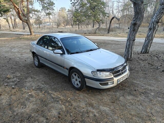 Серый Опель Омега, объемом двигателя 2 л и пробегом 249 тыс. км за 2450 $, фото 9 на Automoto.ua