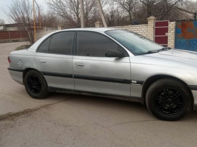 Сірий Опель Омега, об'ємом двигуна 2 л та пробігом 380 тис. км за 900 $, фото 2 на Automoto.ua