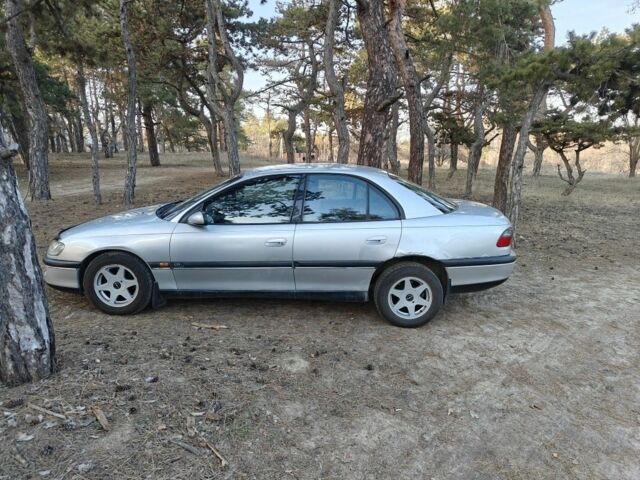 Серый Опель Омега, объемом двигателя 2 л и пробегом 249 тыс. км за 2450 $, фото 3 на Automoto.ua