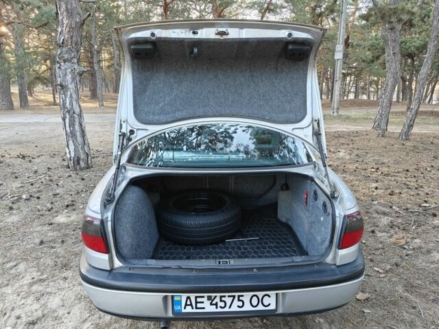 Серый Опель Омега, объемом двигателя 2 л и пробегом 249 тыс. км за 2450 $, фото 13 на Automoto.ua