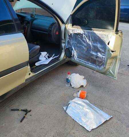 Сірий Опель Омега, об'ємом двигуна 2 л та пробігом 362 тис. км за 2450 $, фото 5 на Automoto.ua