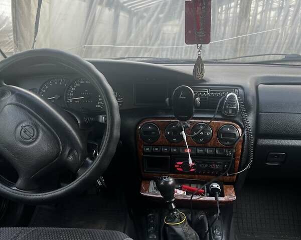 Серый Опель Омега, объемом двигателя 2 л и пробегом 283 тыс. км за 2500 $, фото 1 на Automoto.ua