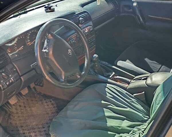 Сірий Опель Омега, об'ємом двигуна 2.5 л та пробігом 165 тис. км за 4000 $, фото 18 на Automoto.ua