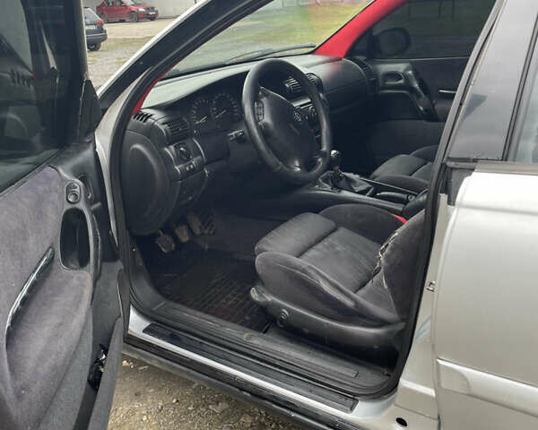 Серый Опель Омега, объемом двигателя 2 л и пробегом 473 тыс. км за 2500 $, фото 13 на Automoto.ua