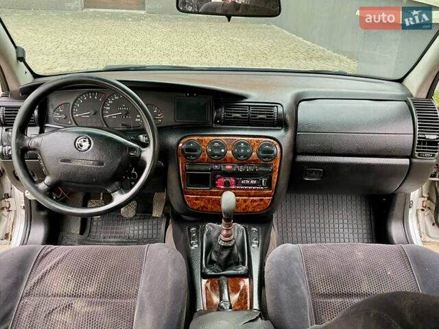 Серый Опель Омега, объемом двигателя 2 л и пробегом 380 тыс. км за 1450 $, фото 6 на Automoto.ua