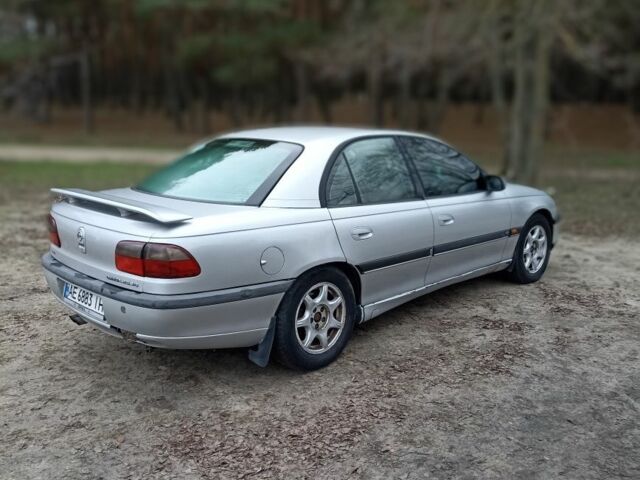 Серый Опель Омега, объемом двигателя 2.5 л и пробегом 230 тыс. км за 2000 $, фото 1 на Automoto.ua