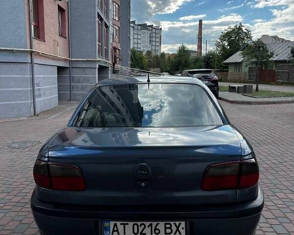 Серый Опель Омега, объемом двигателя 2 л и пробегом 381 тыс. км за 2600 $, фото 5 на Automoto.ua