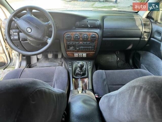 Серый Опель Омега, объемом двигателя 2.5 л и пробегом 310 тыс. км за 4200 $, фото 1 на Automoto.ua