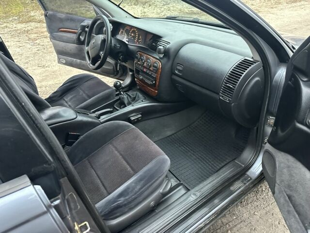 Серый Опель Омега, объемом двигателя 2 л и пробегом 295 тыс. км за 2200 $, фото 8 на Automoto.ua