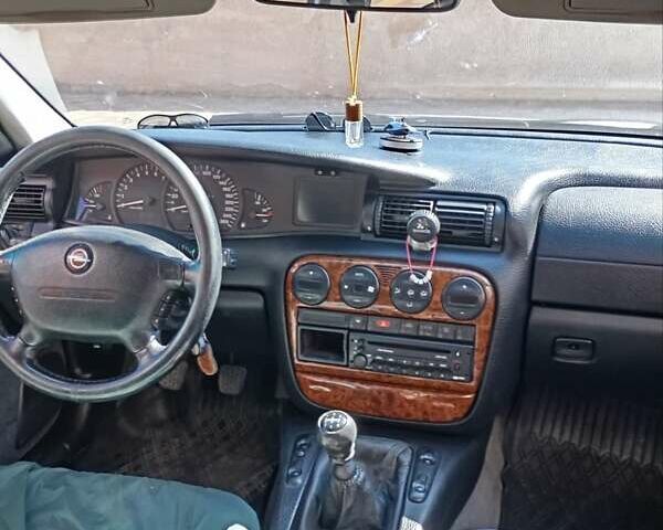 Сірий Опель Омега, об'ємом двигуна 2.5 л та пробігом 165 тис. км за 4000 $, фото 23 на Automoto.ua